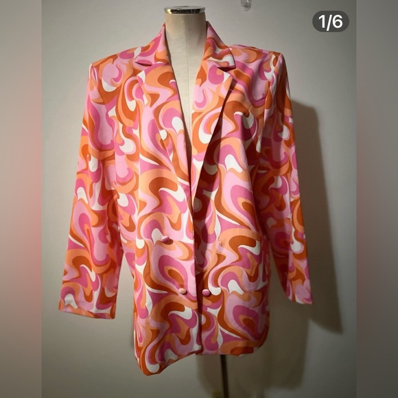 Jackets & Blazers - Retro Design Blazer!